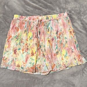 NWOT Floral Print Pleated Flowy Shorts